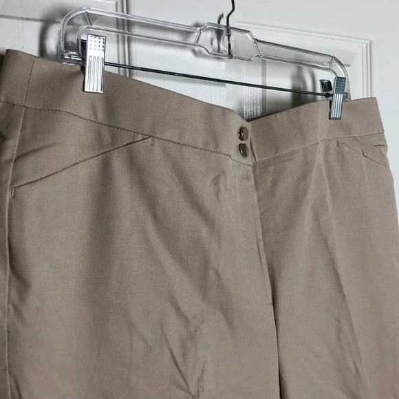 CHICO’S Secret Stretch Straight-Leg Crops - Picture 5 of 9